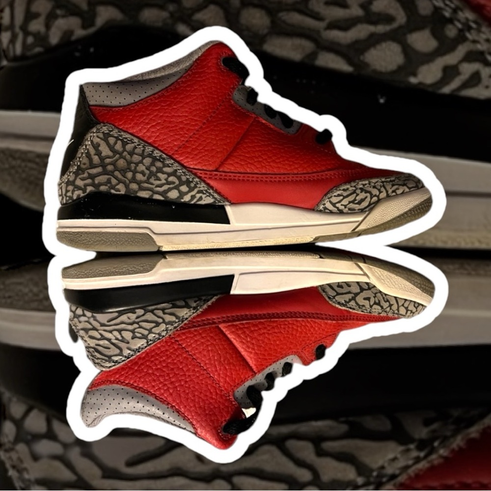 🍁 Air Jordan 3 Fire red  /Youth Size 3 Youth equivalent to
   (woman’s 4.5)  🍁